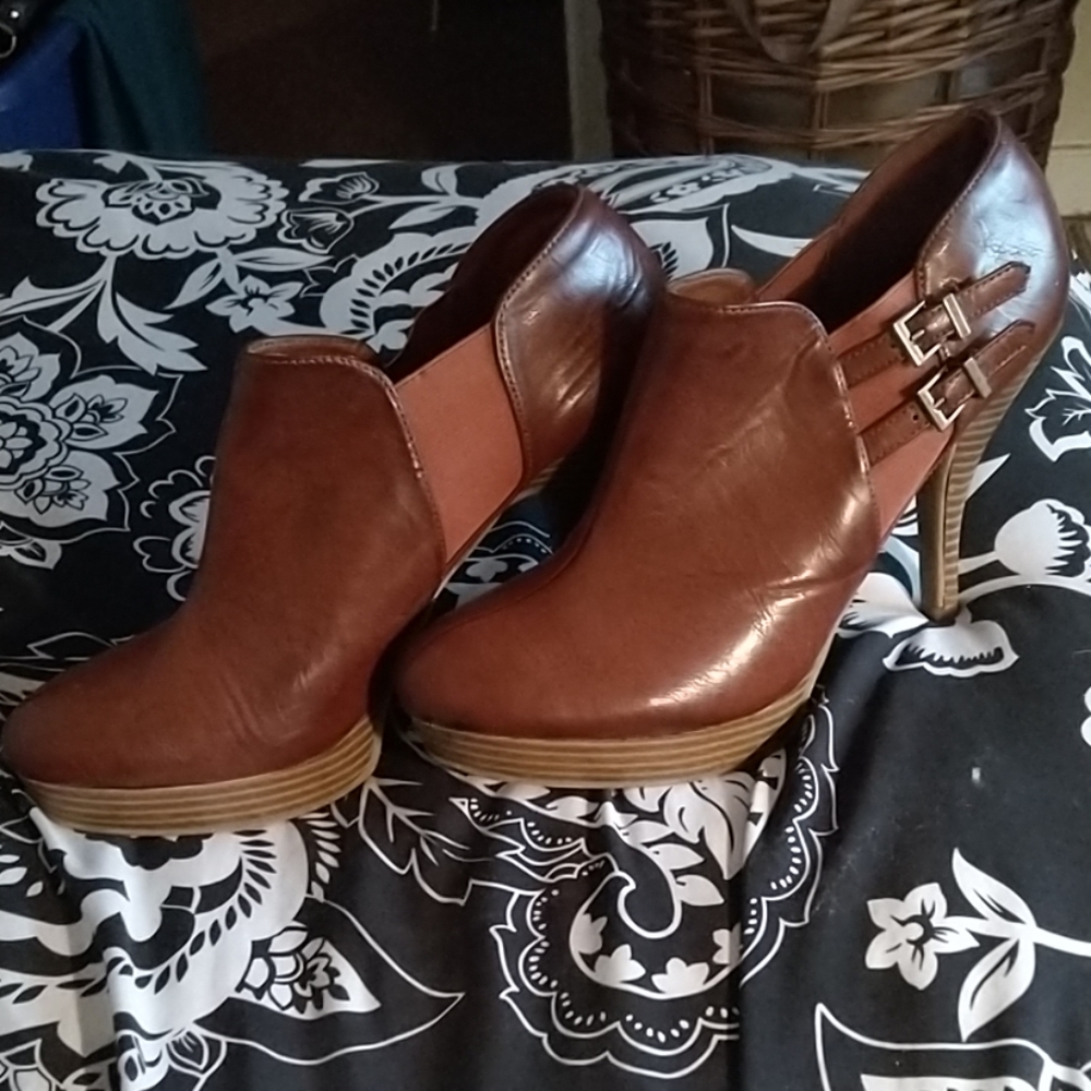 2 for $10!!! Brown booty style heels
